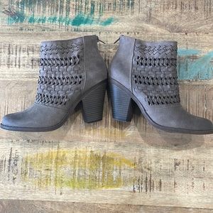 Fergalicious wanderer booties